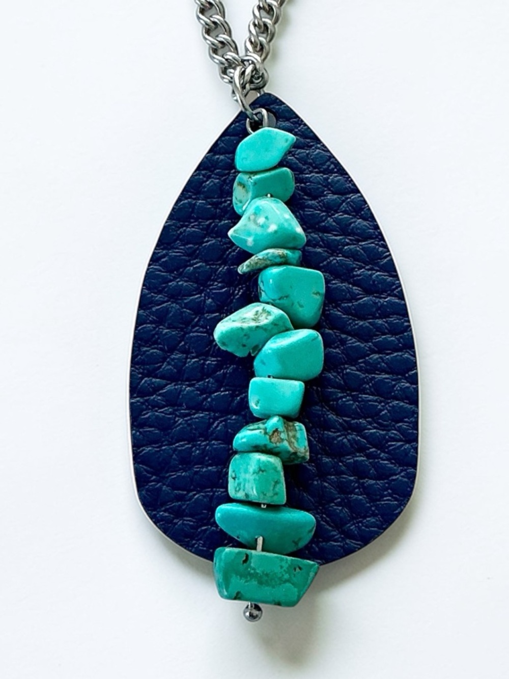 🆕 Gemstones and Faux Leather Pendant Necklace. Stainless Steel.